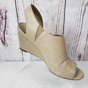 Bandolino Wedge Sandals Womens Size 6.5M Open Toe Leather Beige